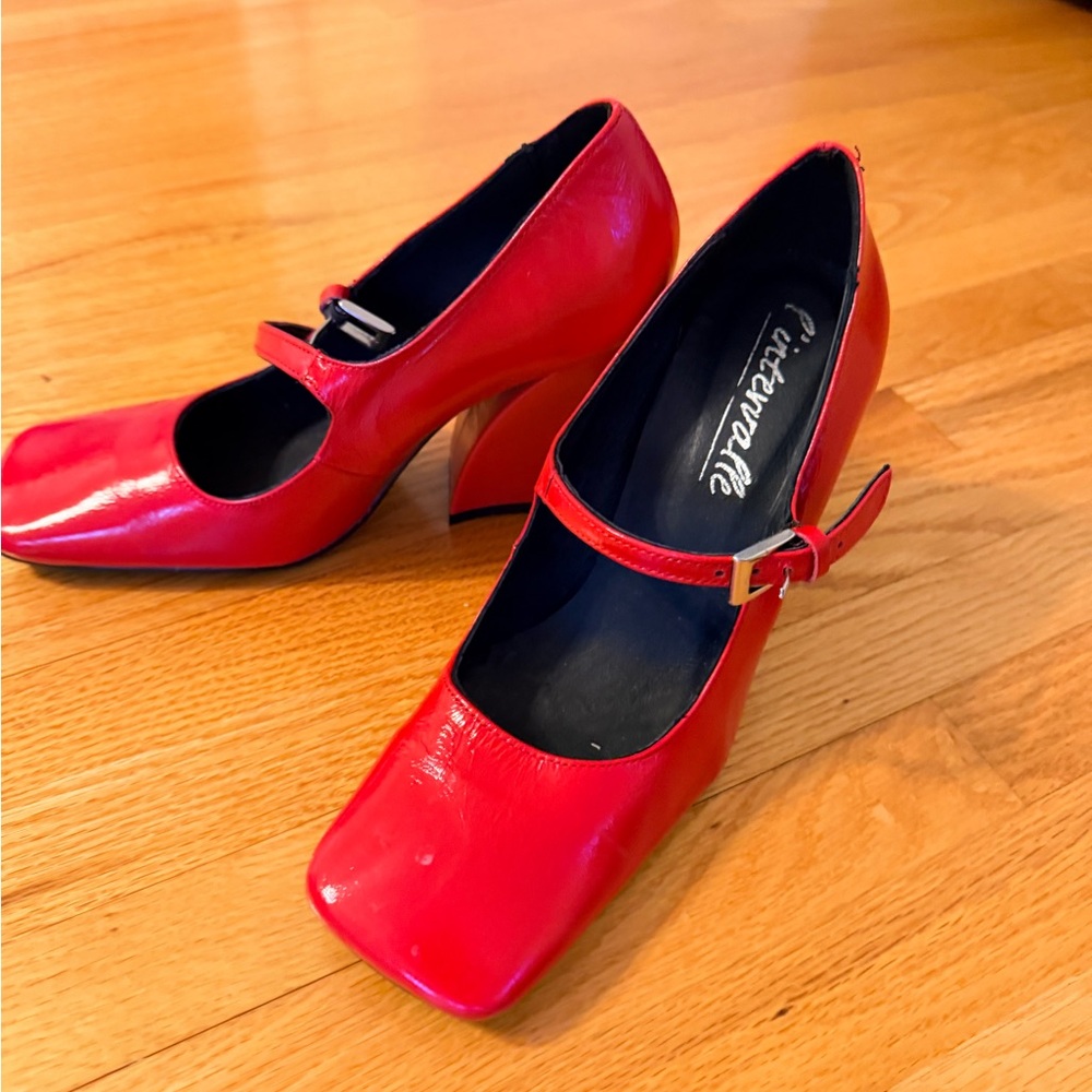 L'INTERVALLE Red Mary Jane Heels